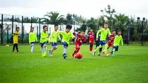 “利雅得新月逆转哈萨胜利，鲁本-内维斯点球制胜，努涅斯锁定比分紧张对决！”